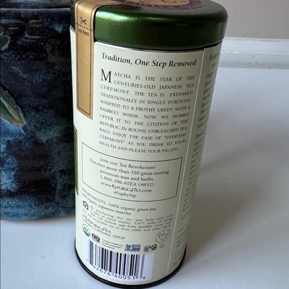 Ceramic Teapot with Frog and Leaf Design & 2 cans of The Republic of Tea - Picture 14 of 16